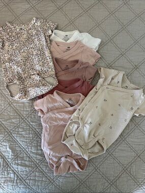 H&M Baby Bodysuit Set of 7, Cream & Pink Tones, and Florals